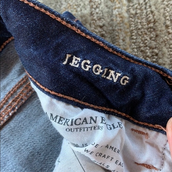 Size 4 American eagle distressed jeans. - Picture 4 of 8